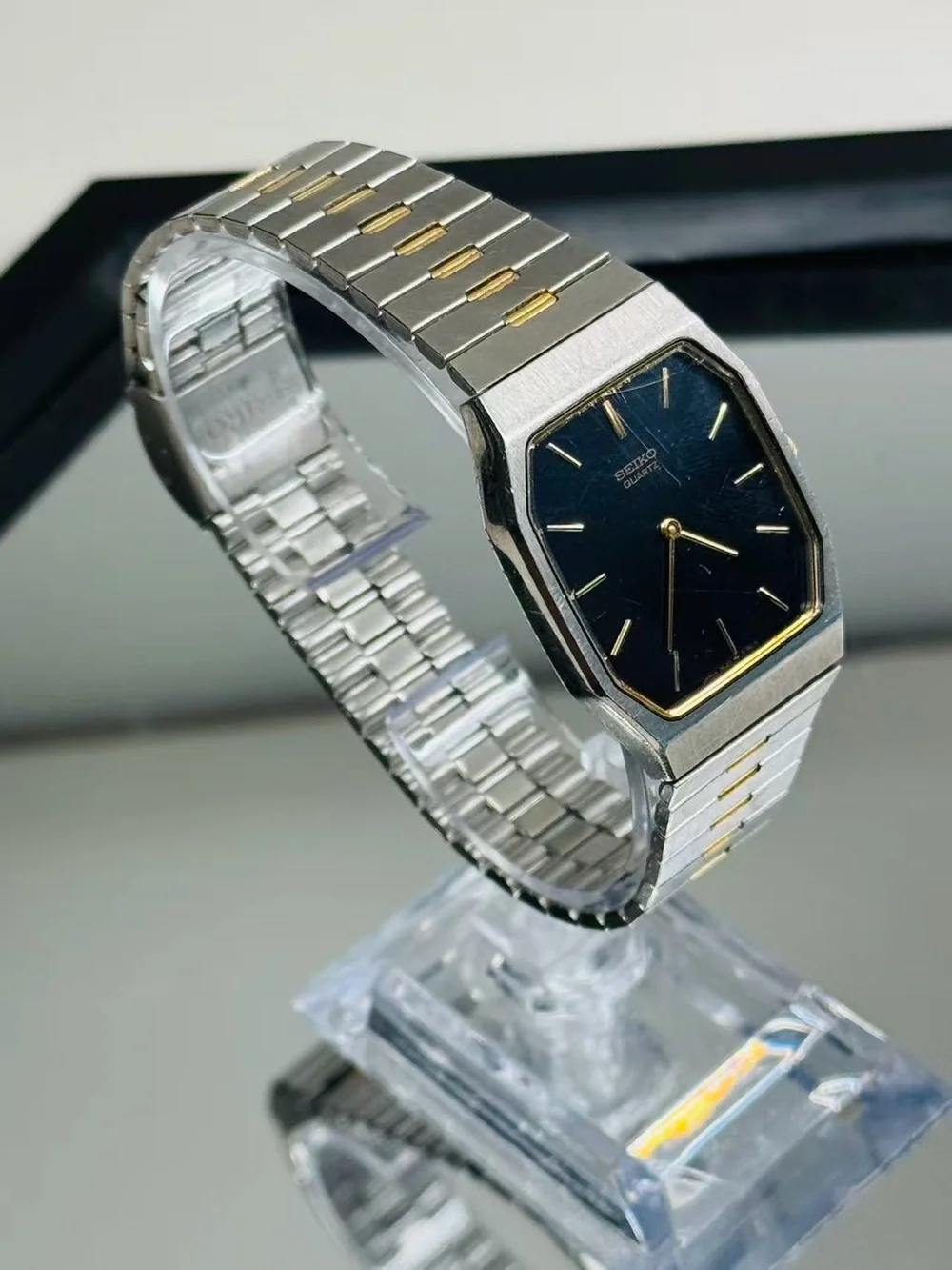 Vintage Seiko Quartz Two Tone Black Dial Men’s Watch 27mm Japan New Battery Runs